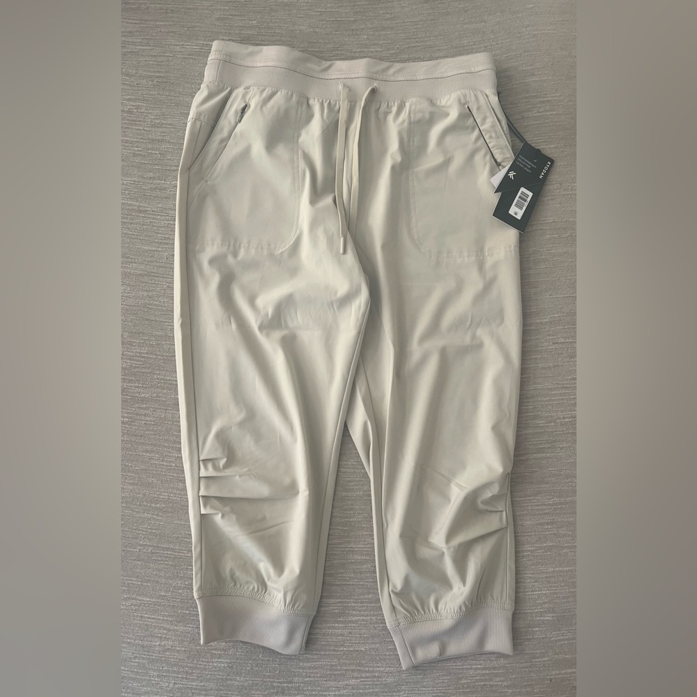 Kyodan Featherweight Collection Ultra-Legger Cream Capri Jogger Size L NWT - Picture 2 of 15
